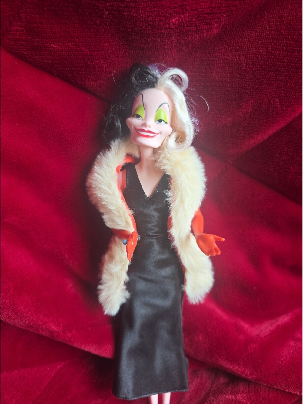 Mattel Disney 101 Dalmatians Cruella De Vil Villains Collection Doll